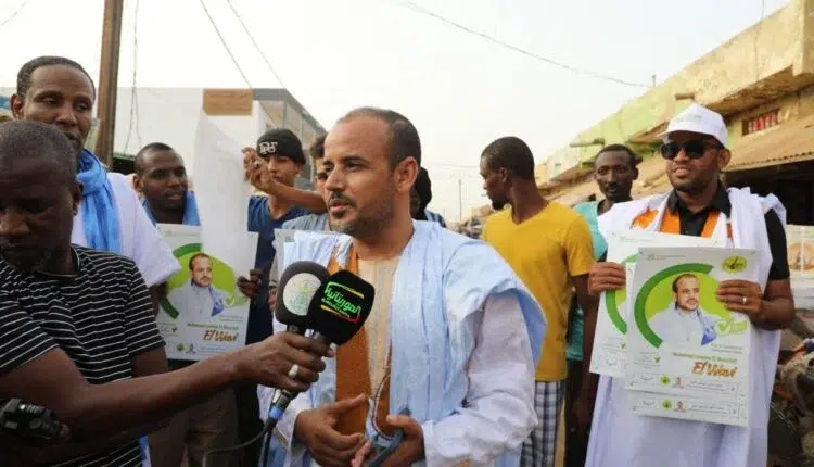 Photo de El Wafi rencontre des vendeurs au marché de Rosso