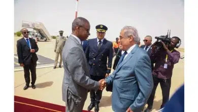 Photo de Le Premier ministre algérien, Nadhir Larbawi arrive à Nouakchott