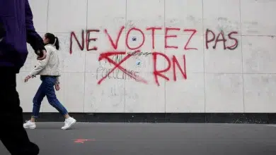 Photo de La gauche remporte les élections françaises, l&rsquo;extrême droite décline