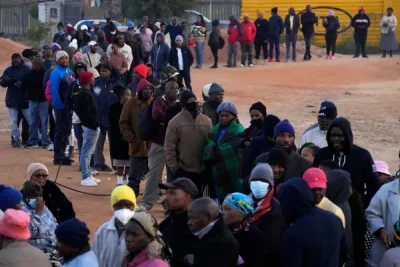 Photo de Les élections en Afrique montrent que la démocratie ne peut être prise pour acquis