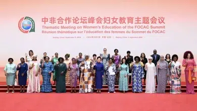 Photo de La Première Dame participe à une conférence en marge du FOCAC à Beijing