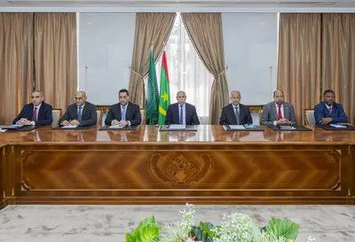 Photo de Le Président rencontre les walis des 15 wilayas du pays.