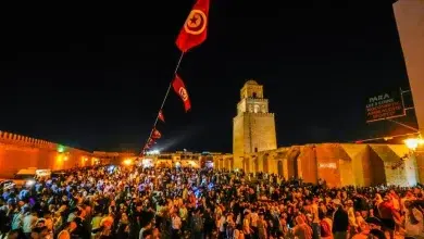 Photo de Tunisie : des milliers de personnes se rendent à Kairouan pour célébrer la fête du Mouled