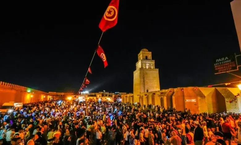 Photo de Tunisie : des milliers de personnes se rendent à Kairouan pour célébrer la fête du Mouled