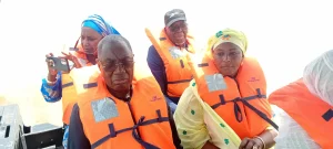 Les élus en pirogue 