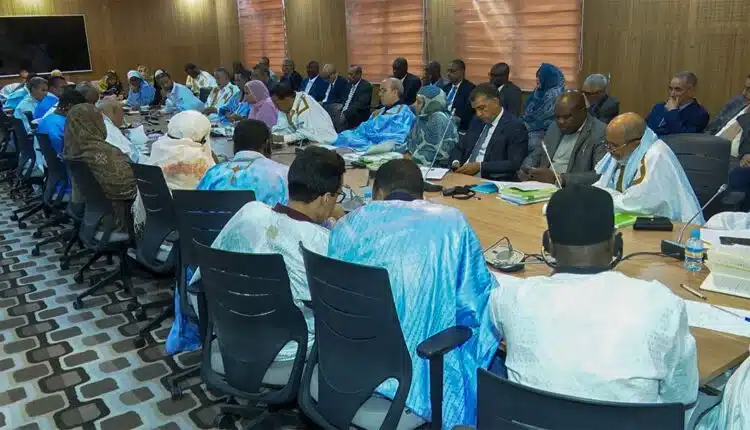 Photo de La Commission des Finances de l’Assemblée Nationale examine le budget du Ministère de l’Hydraulique et de l’Assainissement