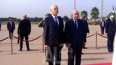 Photo de Le Président Tebboune accueille son homologue tunisien