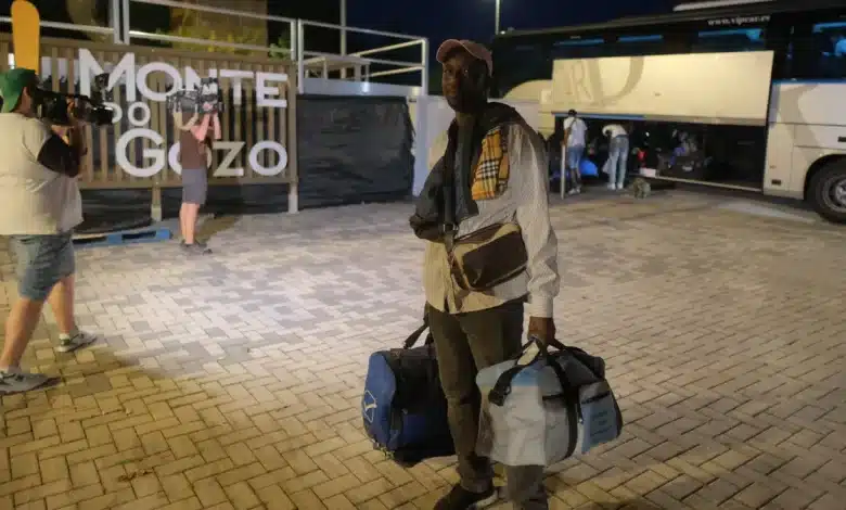 Image d'archive d'un groupe d'immigrés à leur arrivée à Monte do Gozo, à Saint-Jacques-de-Compostelle EUROPA PRESS