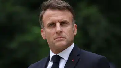 Photo de Macron récupère la mémoire de Larbi Ben M’hidi pour essayer de se racheter