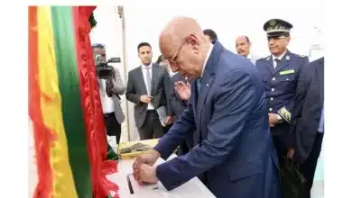 Photo de Le président de la République pose la première pierre du projet d’assainissement de Nouakchott.