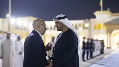 Photo de Le président des Émirats arabes unis fait ses adieux au président mauritanien lors de son départ d’Abou Dhabi