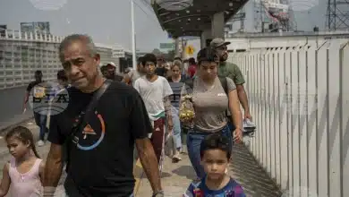 Photo de Les services américains de l’immigration et des douanes ont expulsé plus de 270 000 personnes vers 192 pays au cours des 12 derniers mois.
