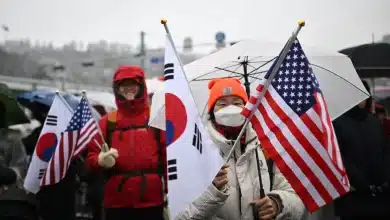 Photo de Manifestations sous la neige en Corée du Sud à la veille de la date butoir pour arrêter Yoon.