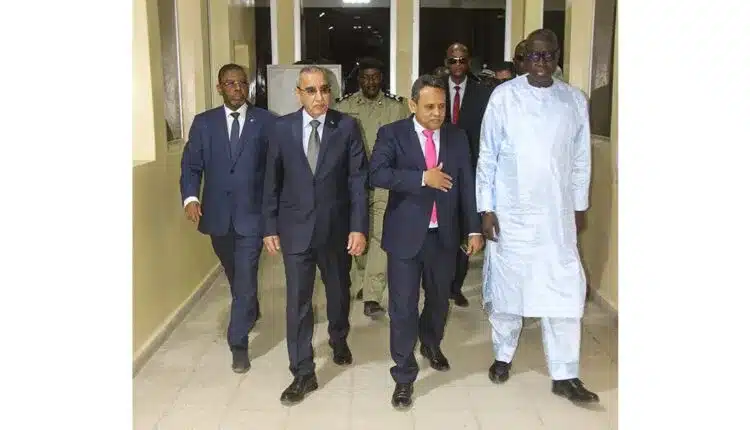 Le ministre de l’Intérieur et son homologue sénégalais visitent l’Agence nationale du registre de la population et des titres sécurisé