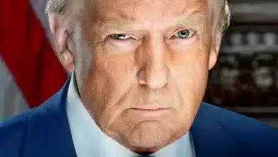 Photo de Trump sur le point de déclencher une nouvelle guerre commerciale avec des menaces de droits de douane à 100%