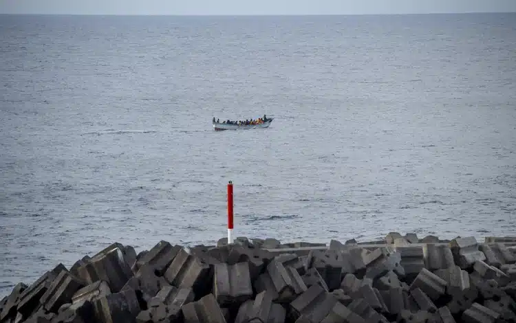 Tragédie en Mer: Le naufrage de neuf migrants Illustrant le drame humain de la Route des Canaries