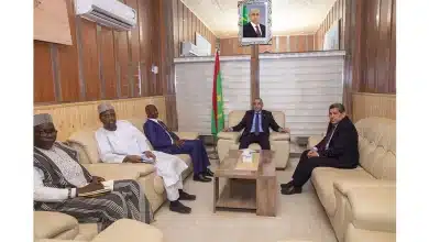 Photo de Le ministre de l’Intérieur reçoit l’ambassadeur de la République du Mali Nouakchott