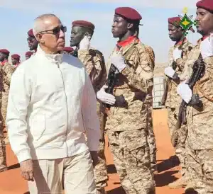 Le ministre de la défense nationale visite l'armée Mauritanienne