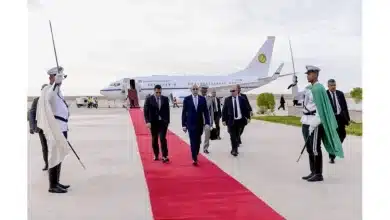 Photo de Le Président de la République regagne Nouakchott après avoir participé au Sommet arabe extraordinaire