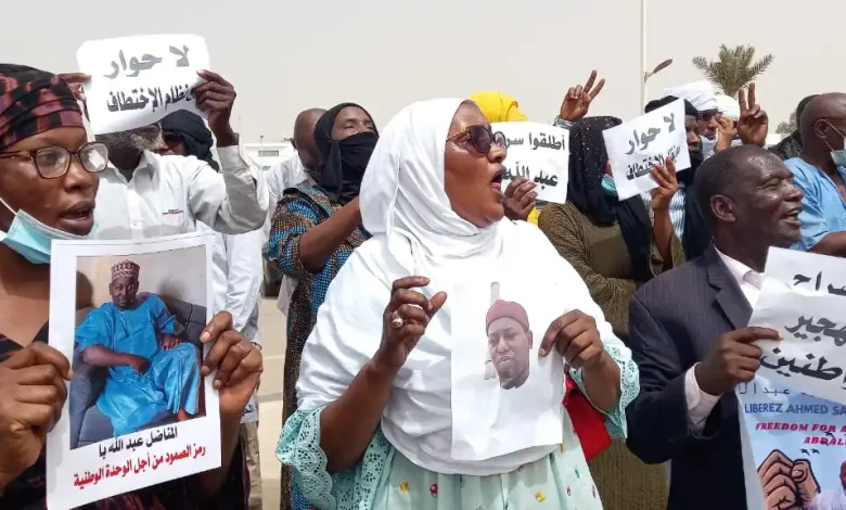 En soutien à son militant injustement détenu, Abdoulaye Ba, Ira organise un sit-in devant le ministère de la justice pour demander sa libération et celles des autres activistes