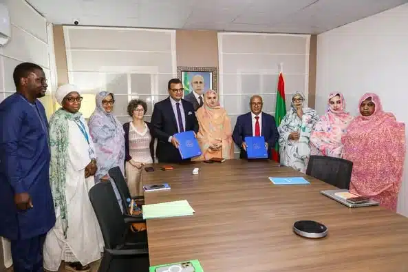 Signature d'un Protocole d'Accord entre l'Ecole Nationale du Travail Social et l'UNICEF 1 Signature d'un Protocole d'Accord entre l'Ecole Nationale du Travail Social et l'UNICEF