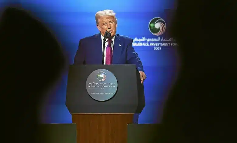 Trump lève les sanctions américaines contre la Syrie, qui qualifie cette décision de « tournant décisif. »