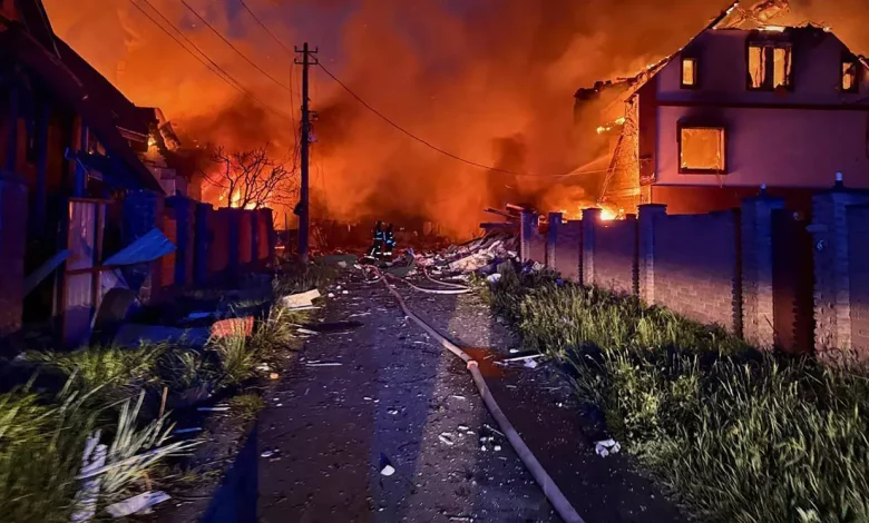 "On a vu que toute la rue était en feu": une nouvelle attaque massive sur l'Ukraine fait au moins 12 morts