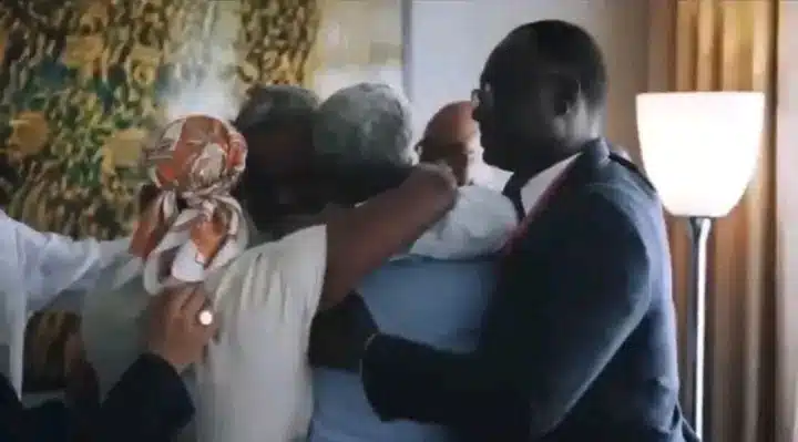 L’Étreinte Symbolique : Réflexions sur la Photo de Sidi Ould Tah et Aïssata