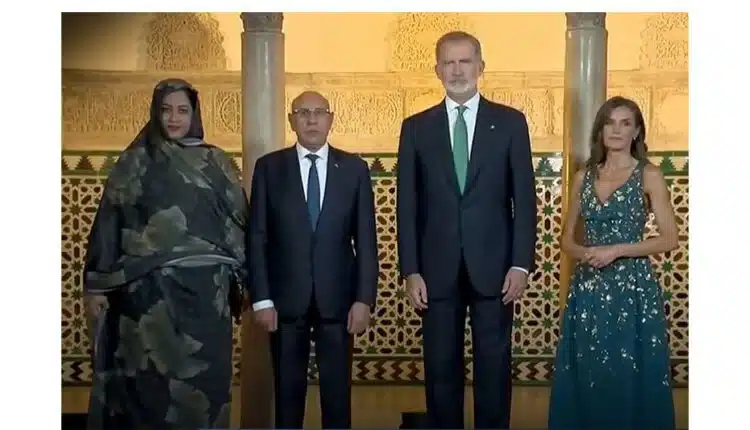 Le Président Ghazouani et le Roi Felipe VI posent à Séville lors du dîner officiel en marge de la FfD4