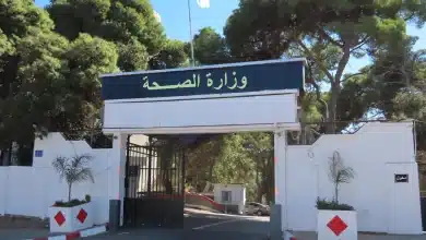 Photo de تعزيزا لقدرات الأطقم الطبية لموريتانيا: فريق طبي موريتاني يشارك في عمليات زرع كلى مع فرق جزائرية