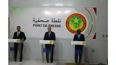 Photo de *وزير الاقتصاد والمالية يستعرض مشاريع قوانين لتعزيز التنمية المستدامة*