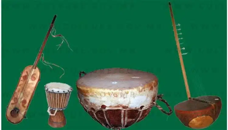 Instruments de musique traditionnels mauritaniens exposés à l’occasion du Congrès des musiciens 2025