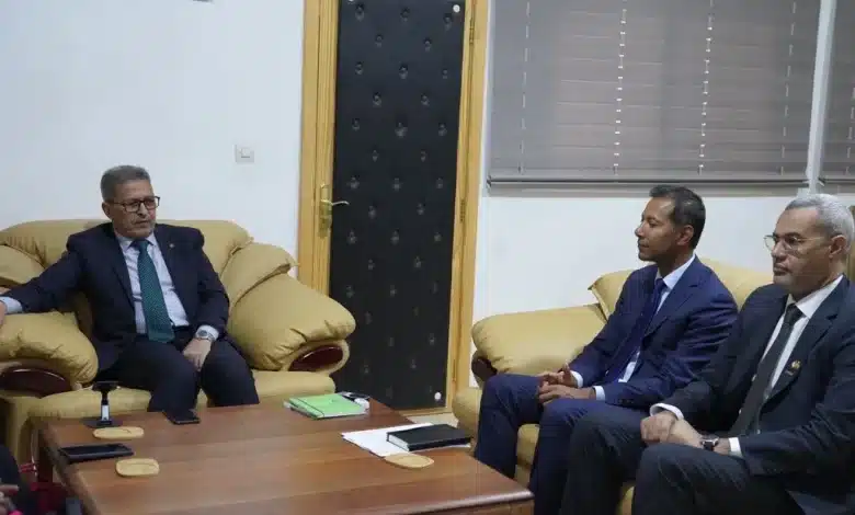 une délégation de haut niveau de Kinross Tasiast, conduite par le Directeur Général et le Vice-Président des Relations Extérieures, accompagnés de la Directrice des Relations Communautaires, ainsi que d’autres cadres supérieurs, s’est rendue à Dakhlet Nouadhibou le 3 juin 2025.