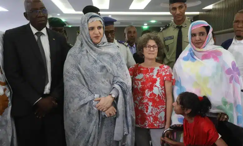 La ministre Saviya Ntehah et des représentants officiels lors du lancement du programme de transferts monétaires à Aleg