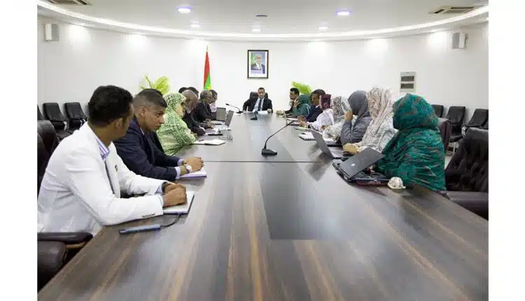 Lors d'une réunion ministérielle tenue le 3 juin 2025, le Premier ministre El Moctar Ould Djay a examiné l'avancement du système d'information pour la réforme administrative et la gestion de l'éducation (Sirage) en compagnie de la Ministre de l'Éducation, Mme Houda Mint Babah. Des mesures concrètes ont été prises pour garantir l'efficacité de ce système avant la fin de l'année scolaire.