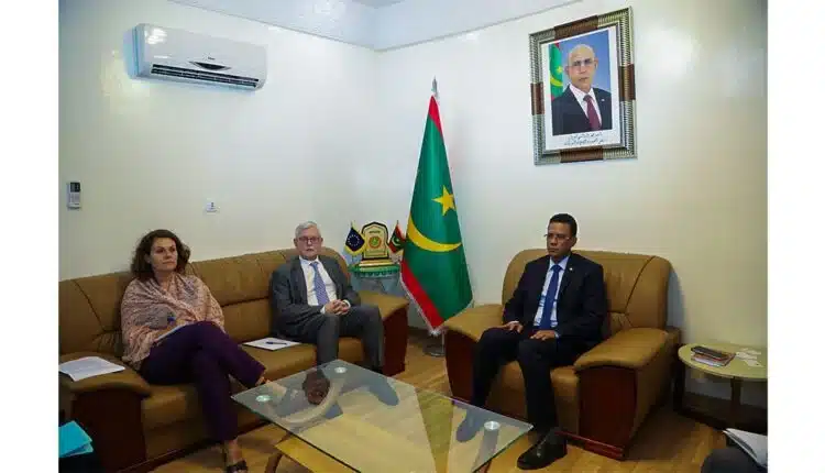 Le ministre de la Pêche, des Infrastructures maritimes et portuaires, M. Fadel Ould Sidati Ould Ahmed Louli, s’est entretenu mercredi avec S.E. l’ambassadeur et chef de la délégation de l’Union européenne en Mauritanie, M. Ikhwan Tasso Villalonka.