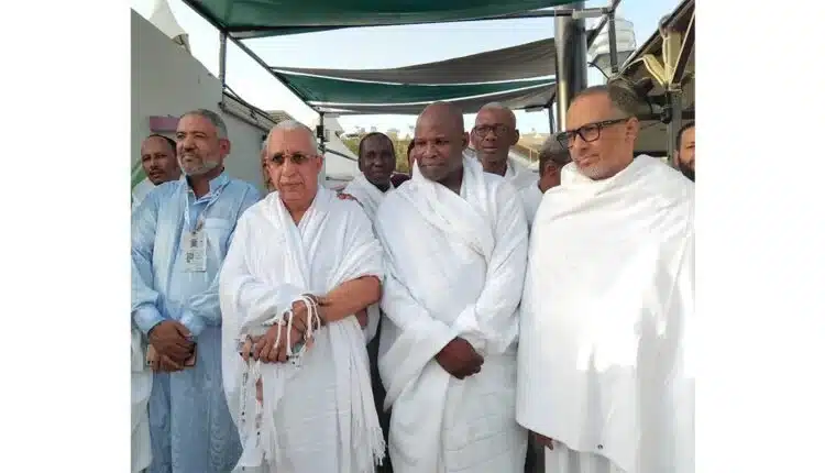 Le ministre des Affaires islamiques et de l’Enseignement originel, M. Sidi Yahya Cheikhna Lemrabott, accompagné de l’ambassadeur de Mauritanie en Arabie Saoudite, S.E. M. Mokhtar Ould Dahi, a effectué mercredi soir une visite d’inspection au camp des pèlerins mauritaniens à Minen