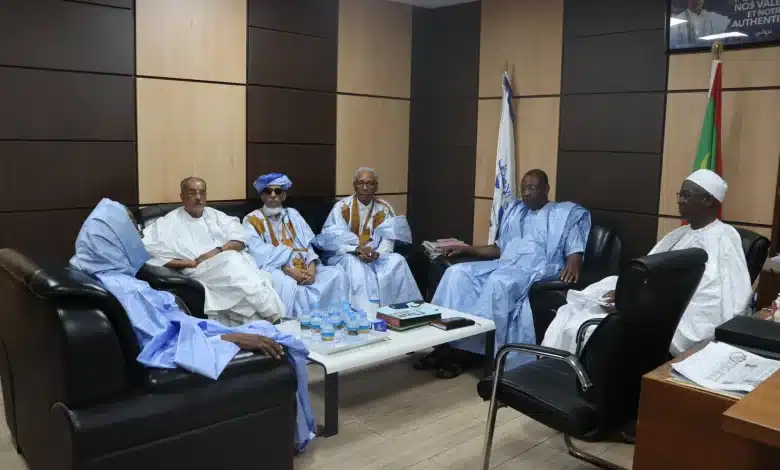 Le président du parti El Insaf, M. Sid'Ahmed Ould Mohamed, a tenu une réunion ce soir avec le président et les membres de la commission des sages du parti.