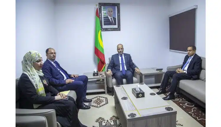 Le Ministre de la Formation Professionnelle, de l’Artisanat et des Métiers, M. Mohamed Maaelainine Ould Eyih, a reçu, ce jeudi, à Nouakchott, Son Excellence M. Amine Said, Ambassadeur de la République Algérienne Démocratique et Populaire accrédité en Mauritanie.