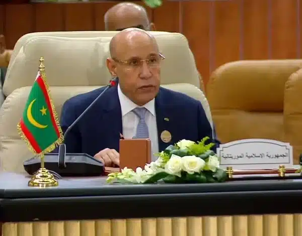 Photo officielle de Mohamed Ould Cheikh El Ghazouani, président de la Mauritanie, lors d’un discours public.