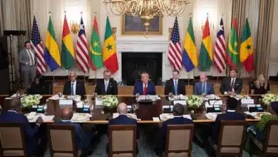 Photo de Trump : Veuillez vous présenter, Monsieur le Président, et indiquer le nom de votre pays.