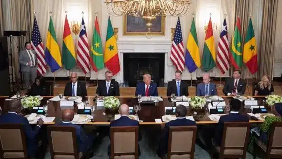 Trump : Veuillez vous présenter, Monsieur le Président, et indiquer le nom de votre pays.