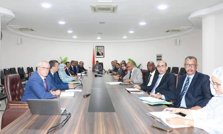 Sous la présidence du Premier ministre El Mokhtar Ould Diay, une réunion ministérielle décisive s’est tenue lundi au siège du Premier ministère pour étudier le statut des établissements hospitaliers de santé en Mauritanie.