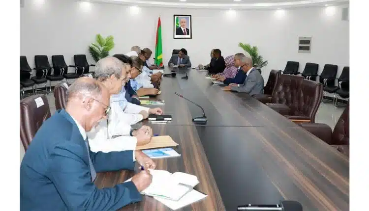 Le Premier ministre, M. eL Moctar Ould Djay, a présidé? ce lundi soir, dans la salle de réunion du Premier ministère, une rencontre avec les présidents des conseils régionaux.