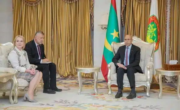 Photo de Le Président Ghazouani rencontre la Ministre tchèque de la Défense pour renforcer la coopération sécuritaire