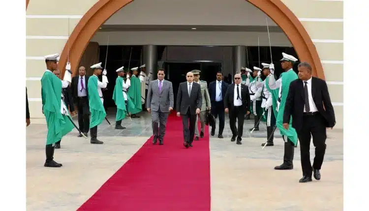 Le Président de la République part pour une visite de travail aux États-Unis, accompagné d'une importante délégation ministérielle.