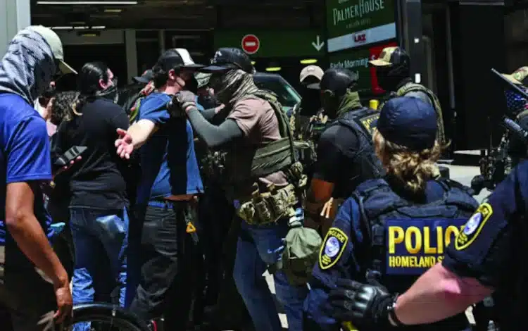Les États-Unis poussent désormais à des expulsions express : dans les 6 heures et même vers des pays tiers.