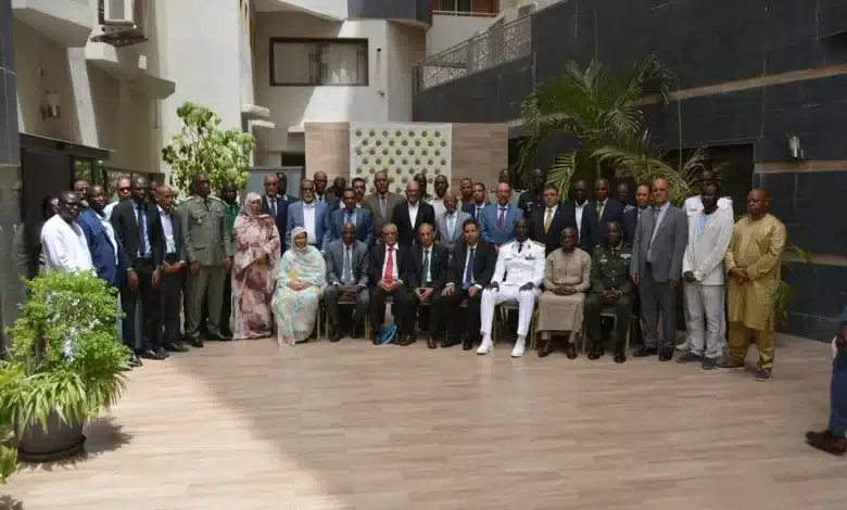 Photo de groupe des participants à la réunion du comité mixte mauritano-sénégalais sur la gestion des frontières à Dakar