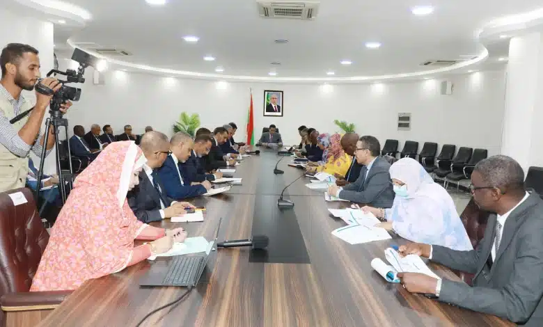 Le Premier ministre Mokhtar Ould Diay présidant une réunion ministérielle sur les projets de développement à Nouakchott