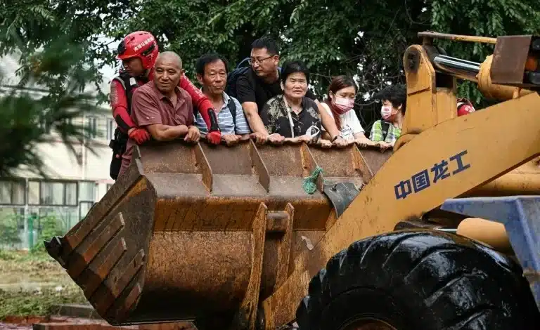 Déluge et inondations en Chine, 30 morts et 80.000 évacuations à Pékin